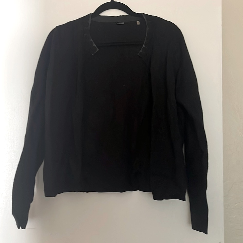 Ellie Tahari sweater